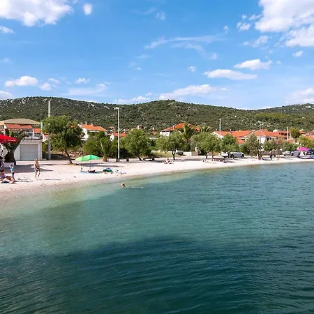 公寓 With Parking Space Vinisce, Trogir - 12637