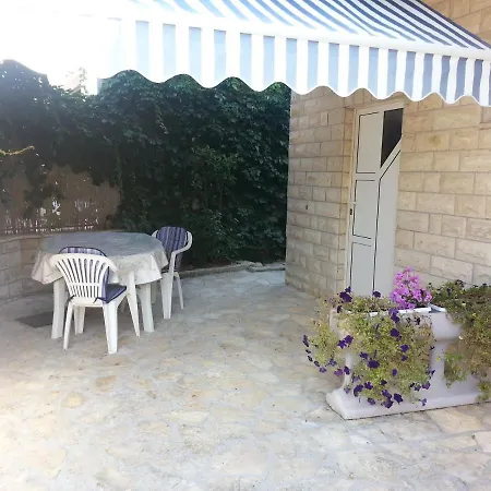 Appartement With Parking Space Vinisce, Trogir - 12637 *