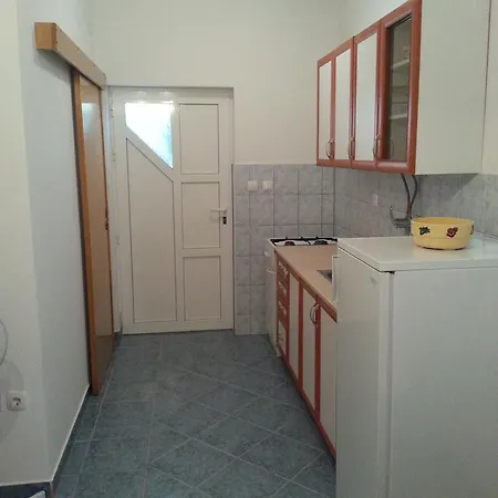 Apartment With A Parking Space Vinisce, Trogir - 12637 Vinisce