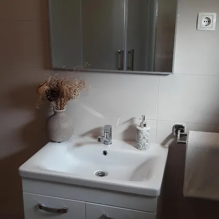 With A Parking Space Vinisce, Trogir - 12637 Apartment Vinisce