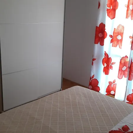 With A Parking Space Vinisce, Trogir - 12637 Apartment