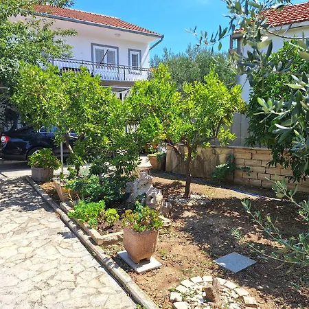公寓 With Parking Space Vinisce, Trogir - 12637