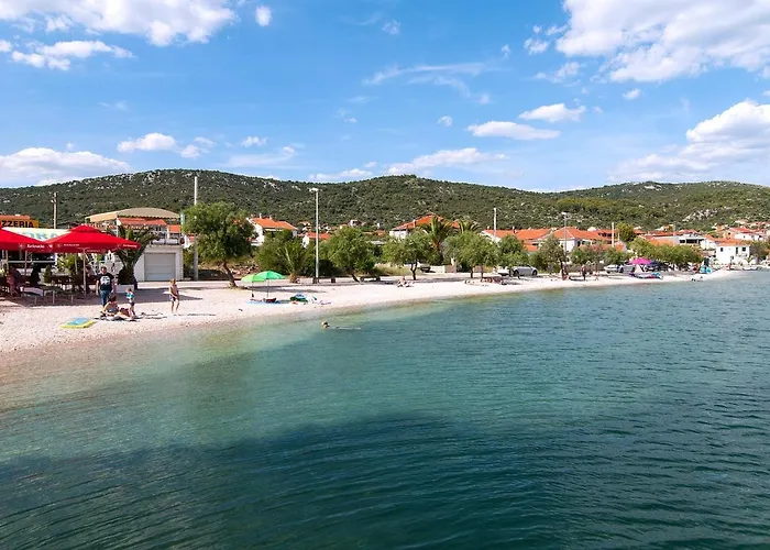公寓 With Parking Space Vinisce, Trogir - 12637