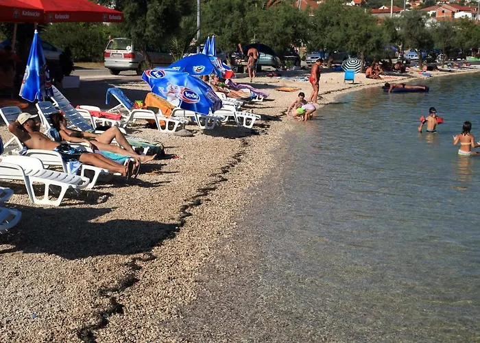 公寓 With Parking Space Vinisce, Trogir - 12637 *