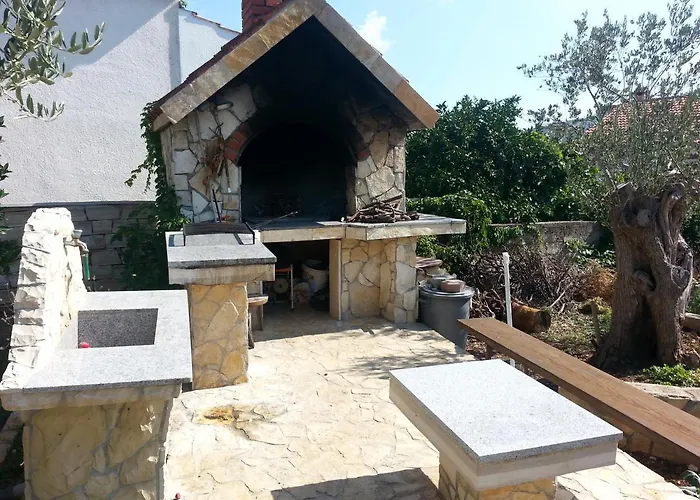 公寓 With Parking Space Vinisce, Trogir - 12637 Vinišće