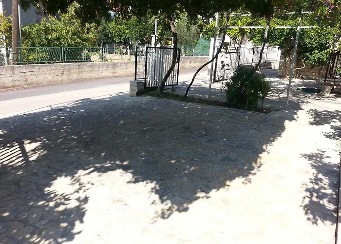 公寓 With Parking Space Vinisce, Trogir - 12637 Vinišće
