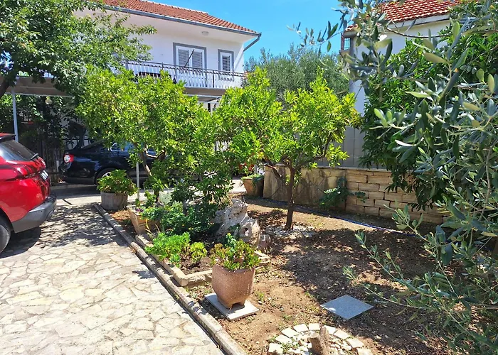 公寓 With Parking Space Vinisce, Trogir - 12637